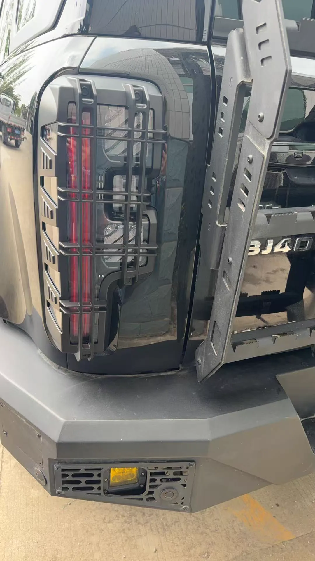 Tail lamp guard detail, photo 1 of 4